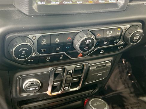 Used 2023 Jeep Gladiator Sport AWD/4WD image 16