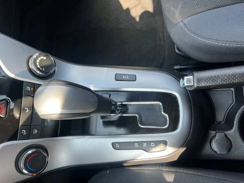 Used 2016 Chevrolet Cruze LT FWD image 17