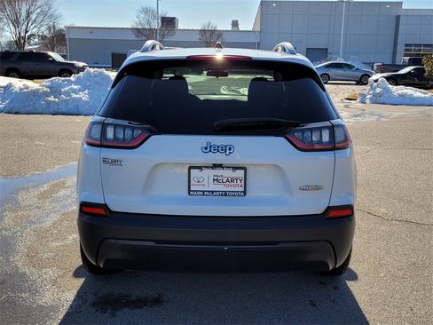 Used 2019 Jeep Cherokee Latitude w/ Popular Appearance Group image 10