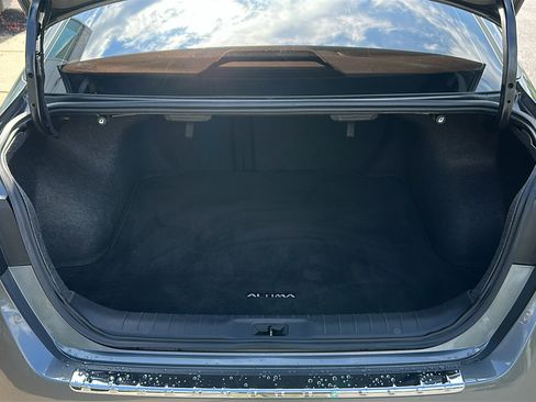 Used 2022 Nissan Altima 2.5 SR w/ Midnight Edition Package FWD image 7