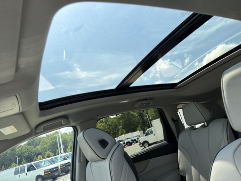 Certified 2024 Acura MDX SH-AWD w/ Advance Package image 28