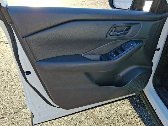 Used 2024 Nissan Rogue S FWD image 12