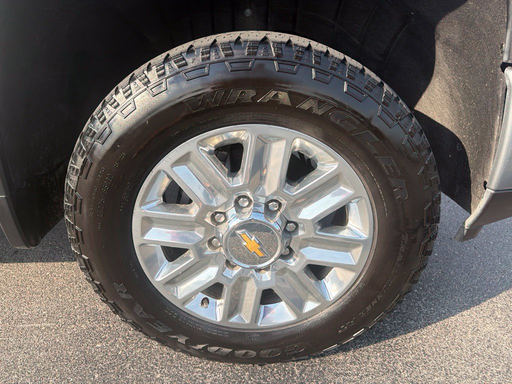 Used 2025 Chevrolet Silverado 2500 High Country w/ Technology Package AWD/4WD image 9