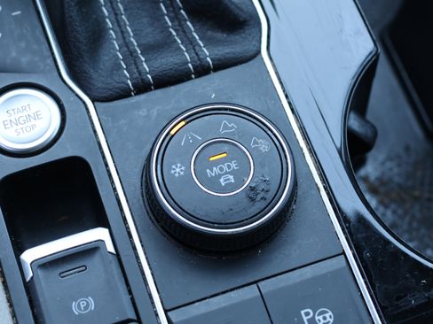 Used 2021 Volkswagen Atlas SEL Premium image 29