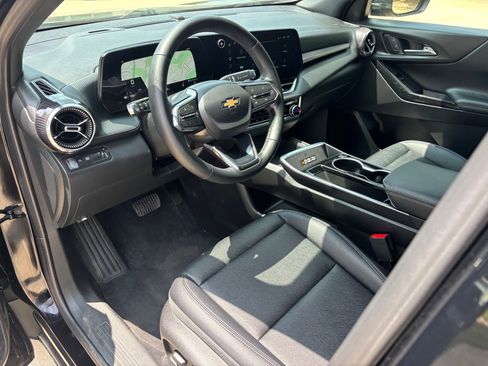Used 2025 Chevrolet Equinox LT w/ Convenience Package II FWD image 8