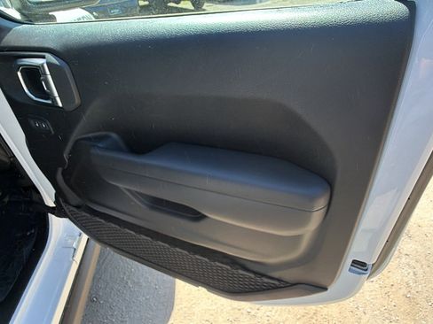 Used 2025 Jeep Wrangler Unlimited Rubicon 4xe w/ Convenience Group image 18