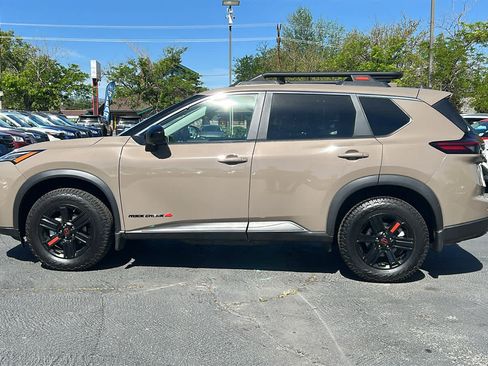 Used 2025 Nissan Rogue SV AWD/4WD image 8
