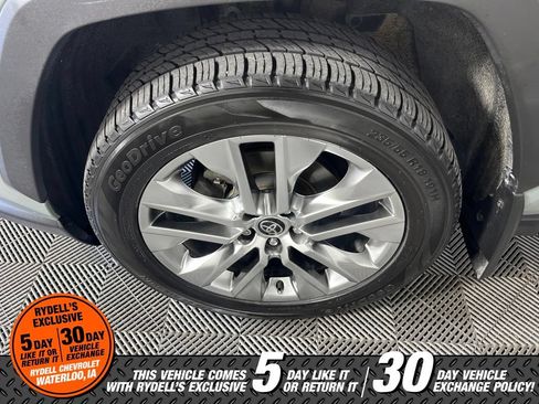 Used 2021 Toyota RAV4 XLE Premium AWD/4WD image 14