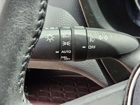 Used 2019 Toyota RAV4 Limited FWD image 23