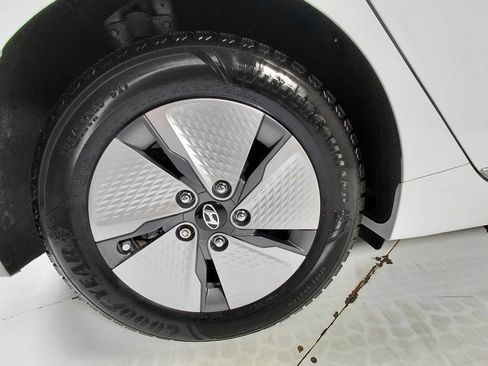 Used 2022 Hyundai Ioniq SE FWD image 11