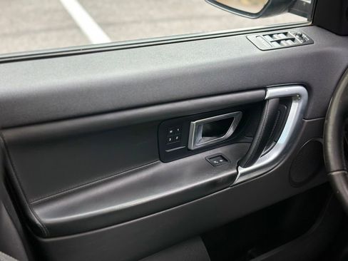 Used 2015 Land Rover Discovery Sport HSE Luxury image 13