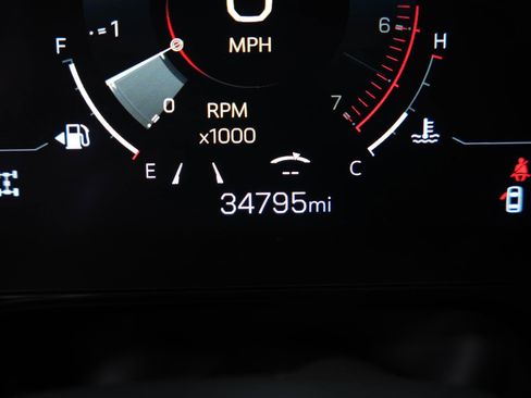 Used 2025 GMC Yukon Denali AWD/4WD image 42