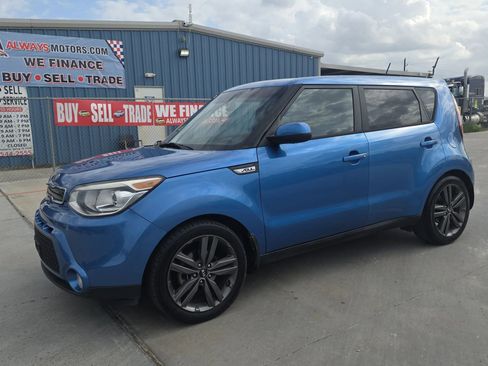 Used 2015 Kia Soul + w/ Audio Package image 1