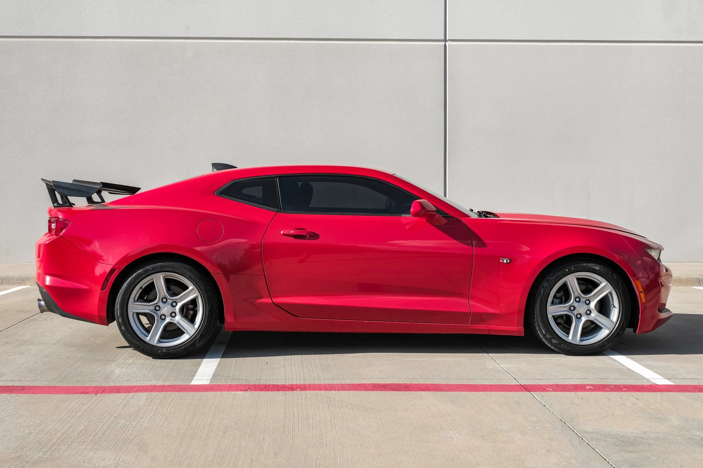 Used 2020 Chevrolet Camaro LT RWD image 3