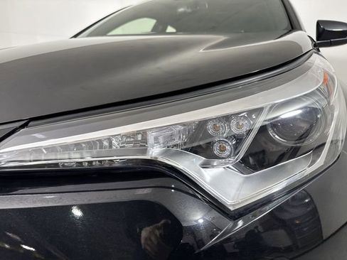 Used 2019 Toyota C-HR LE image 28