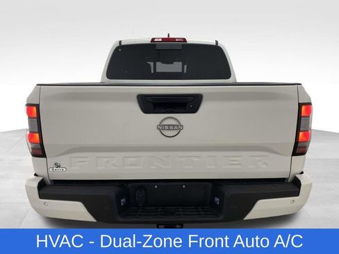 Used 2025 Nissan Frontier SV w/ SV Convenience Package image 3
