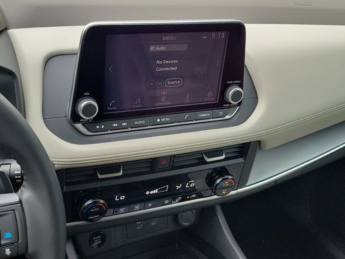 Certified 2025 Nissan Rogue SV FWD image 25