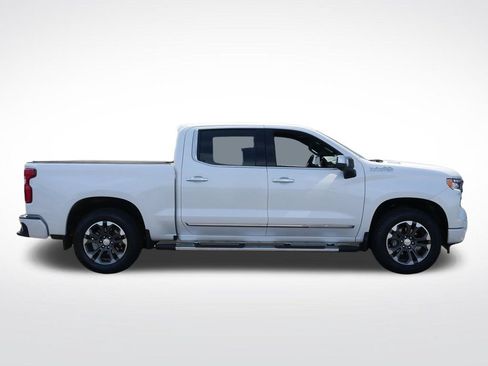 Used 2024 Chevrolet Silverado 1500 High Country w/ Technology Package AWD/4WD image 2
