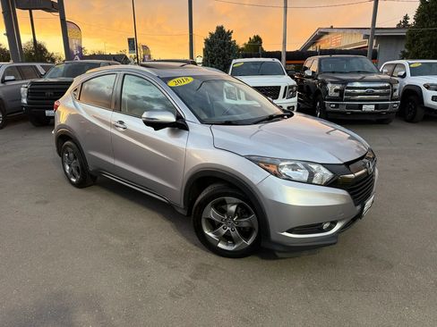 Used 2018 Honda HR-V EX-L image 3