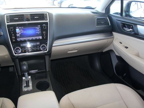Used 2018 Subaru Outback 2.5i Premium AWD/4WD image 11