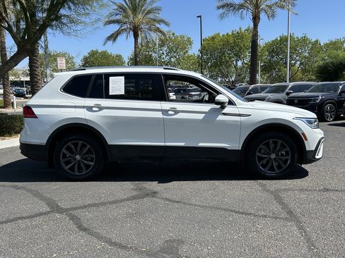 Used 2023 Volkswagen Tiguan SE FWD image 5