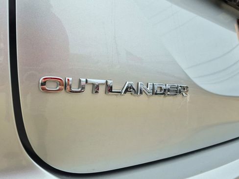 New 2026 Mitsubishi Outlander ES FWD image 31