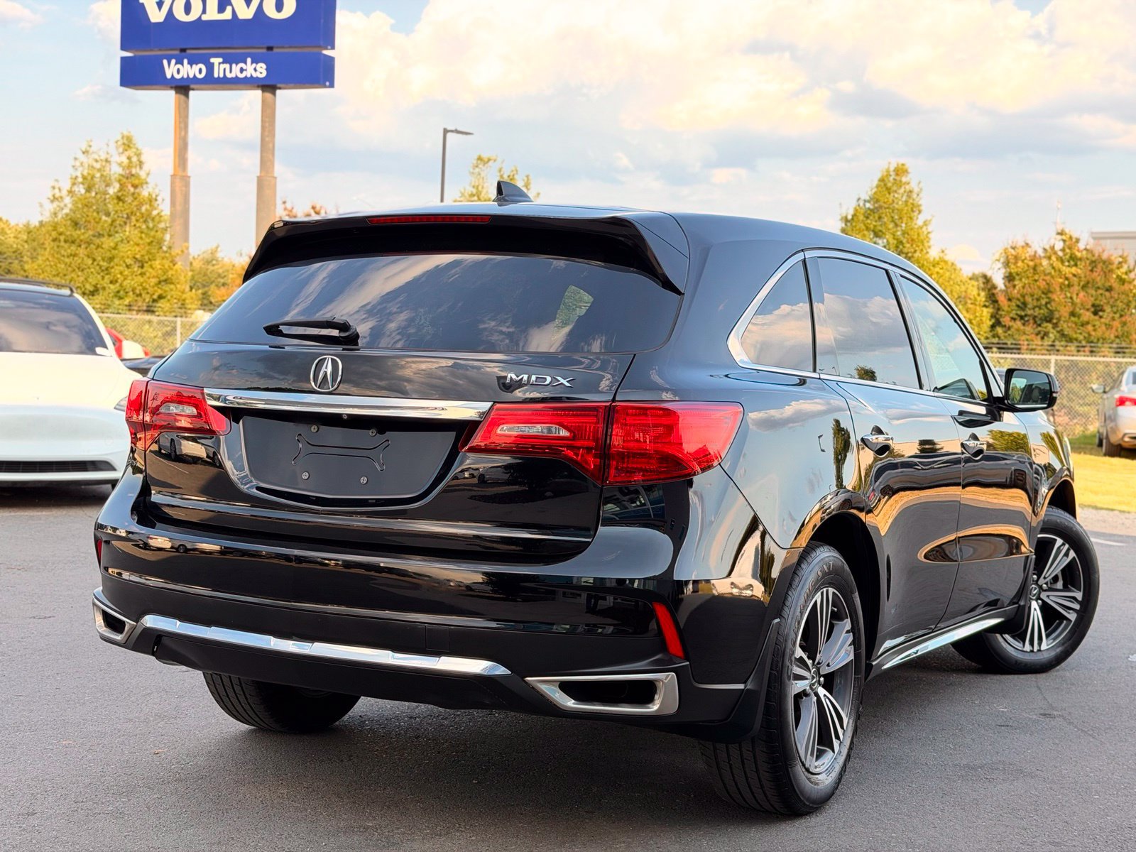 Used 2017 Acura MDX FWD image 2