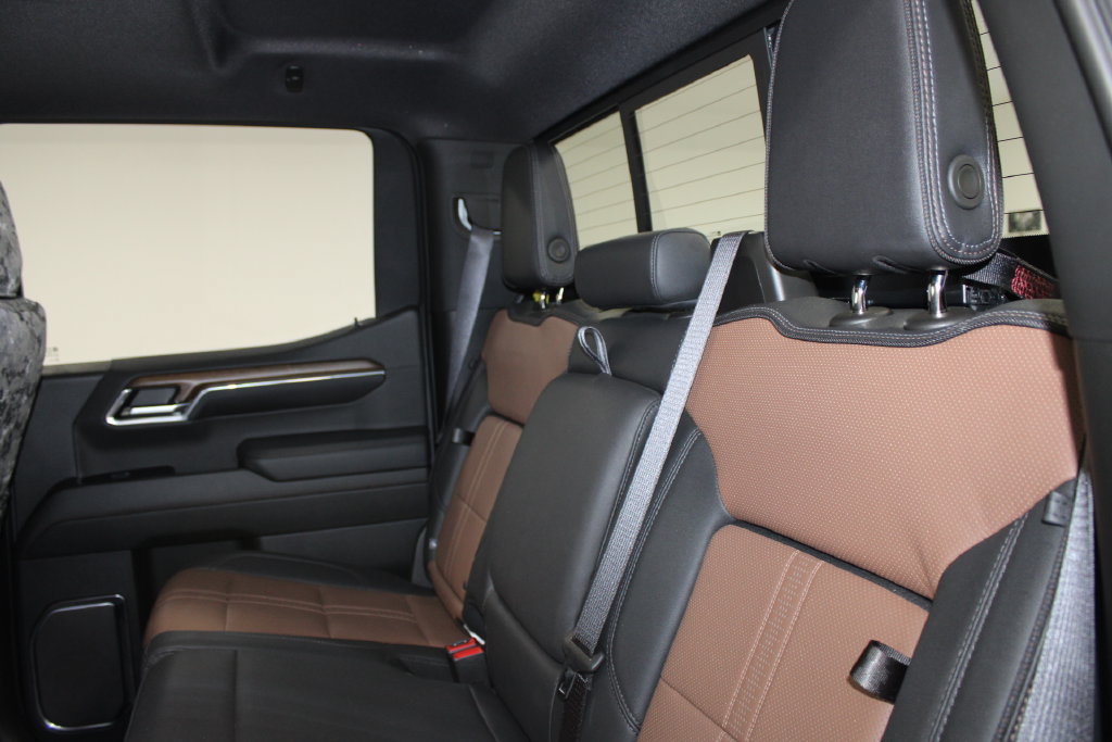 Used 2024 Chevrolet Silverado 1500 High Country AWD/4WD image 16