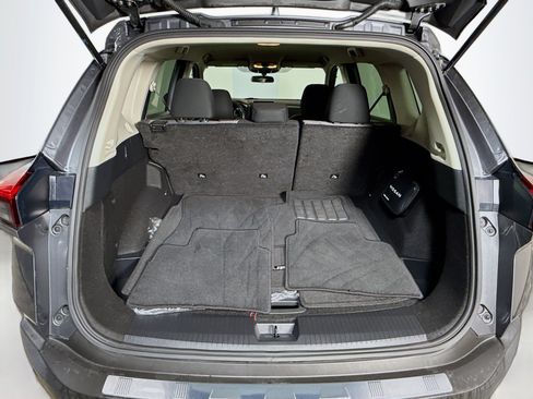 Used 2023 Nissan Rogue SV FWD image 35