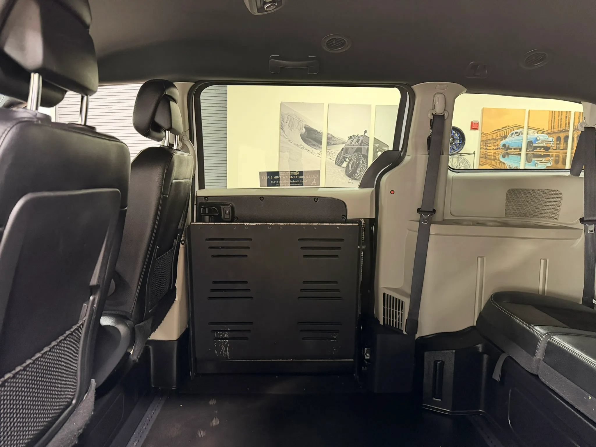Used 2019 Dodge Grand Caravan SXT FWD image 25