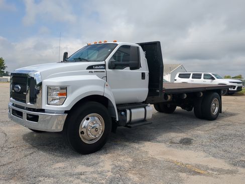 Used 2021 Ford F750 2WD Regular Cab Super Duty image 6
