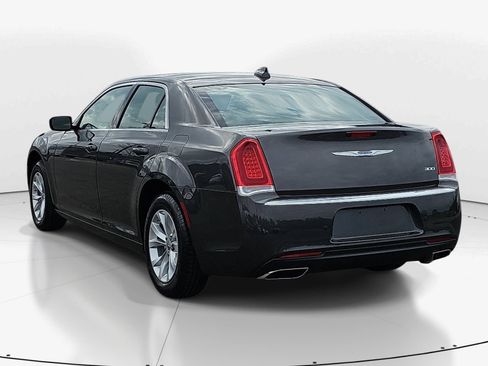 Used 2023 Chrysler 300 Touring RWD image 6