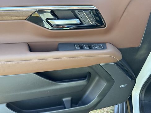 New 2025 Chevrolet Suburban High Country w/ Sun And Tow Package image 15