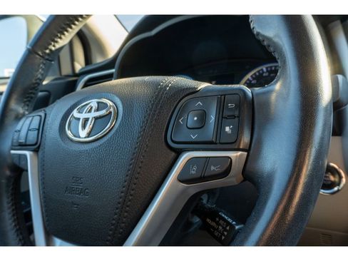 Used 2019 Toyota Highlander XLE image 28