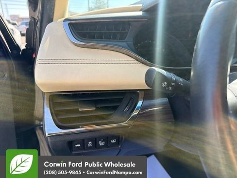 Used 2015 Toyota Avalon Limited w/ Technology Package FWD image 15