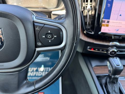 Used 2021 Volvo XC60 T5 Momentum w/ Premium Package FWD image 31