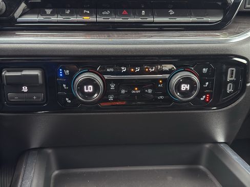 Used 2024 Chevrolet Silverado 2500 LTZ w/ LTZ Convenience Package AWD/4WD image 40