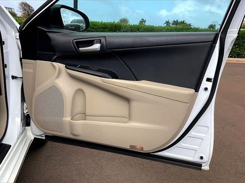 Used 2013 Toyota Camry LE image 24