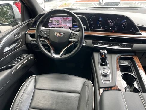 Used 2024 Cadillac Escalade Premium Luxury AWD/4WD image 10