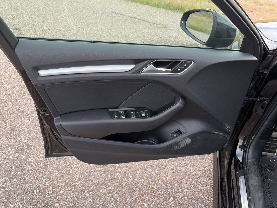 Used 2017 Audi A3 e-tron Premium FWD image 9