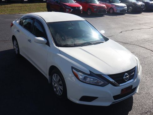 Used 2017 Nissan Altima 2.5 S w/ Power Driver Seat Package FWD image 13