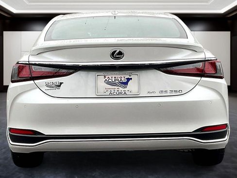 Used 2021 Lexus ES 250 w/ Luxury Package image 4