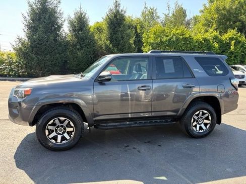 Used 2022 Toyota 4Runner TRD Off-Road Premium w/ Moonroof Package AWD/4WD image 2