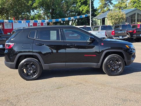 Used 2023 Jeep Compass Trailhawk image 6