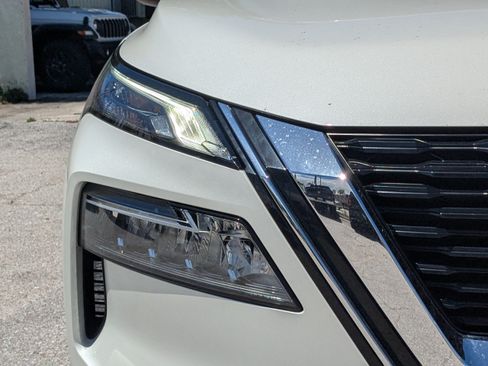 Used 2023 Nissan Rogue SV FWD image 10