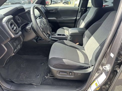 Used 2021 Toyota Tacoma TRD Off-Road w/ Technology Package image 16