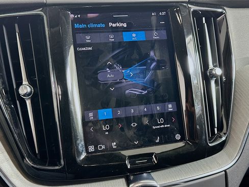 Used 2025 Volvo XC60 B5 Plus image 24