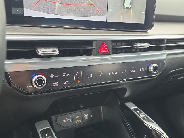 Certified 2025 Kia Sorento SX AWD/4WD image 25