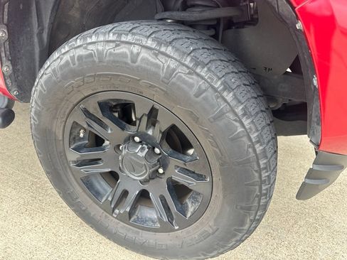 Used 2022 Toyota Tacoma SR w/ SR Convenience Package RWD image 8