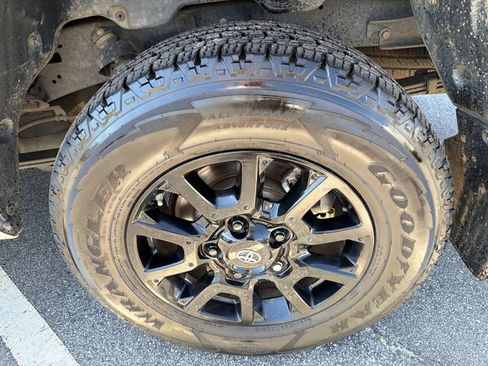 Used 2021 Toyota Tundra SR5 w/ SX Package image 19